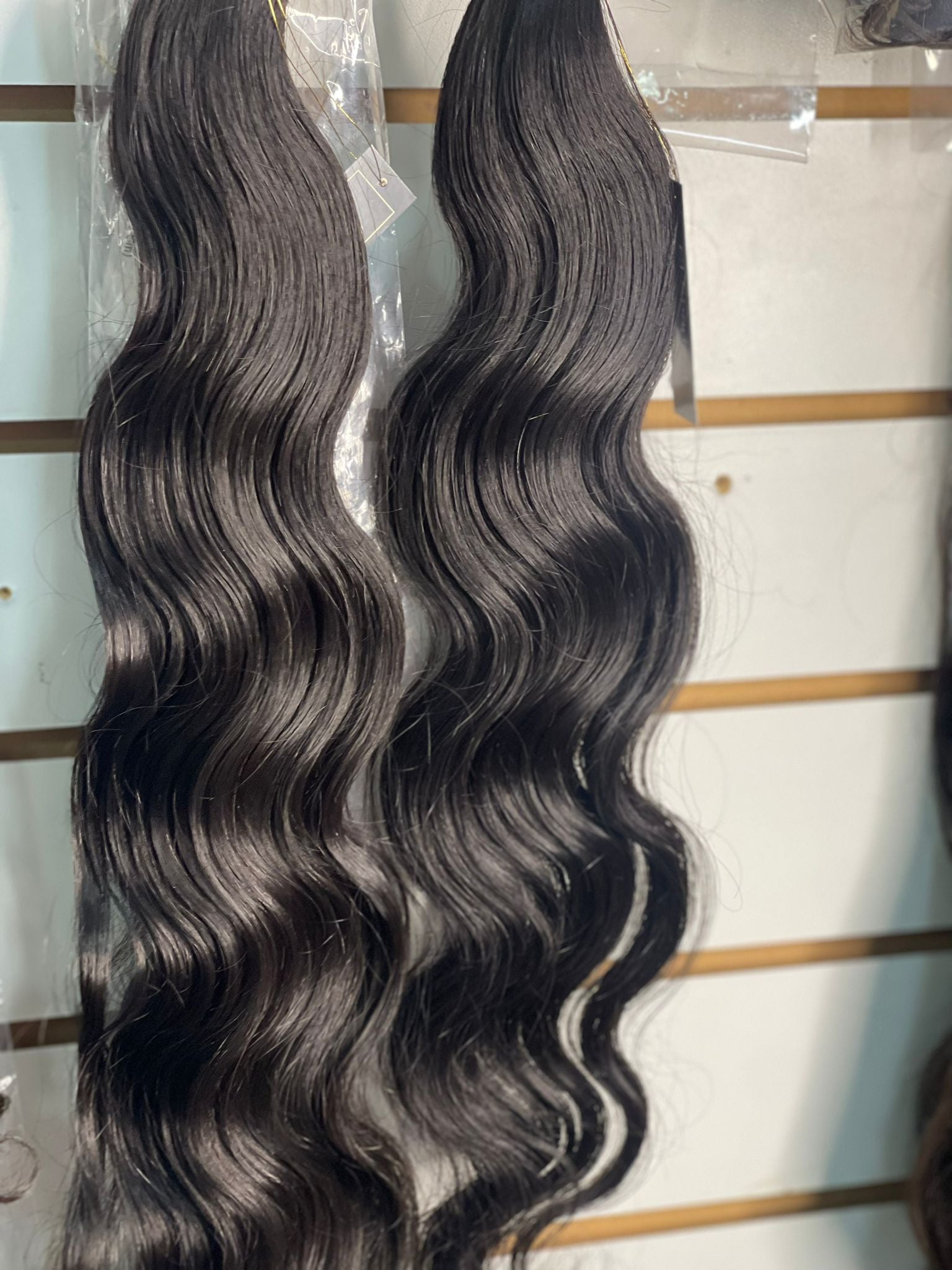 Blond Body Wavy - El Shaddai Laudia Hair